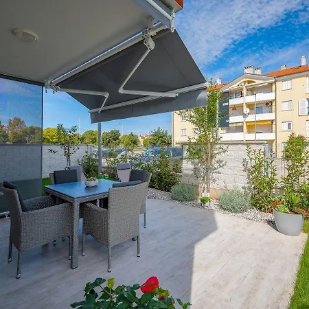 Bezauberndes 500 Meter Zum Mit Besonderer Terrasse Διαμέρισμα Ουμάγκ