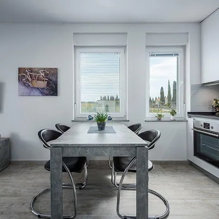 Bezauberndes 500 Meter Zum Mit Besonderer Terrasse Διαμέρισμα *