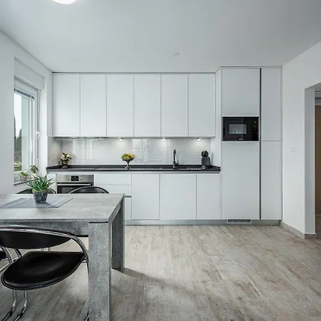 Διαμέρισμα Bezauberndes 500 Meter Zum Mit Besonderer Terrasse *