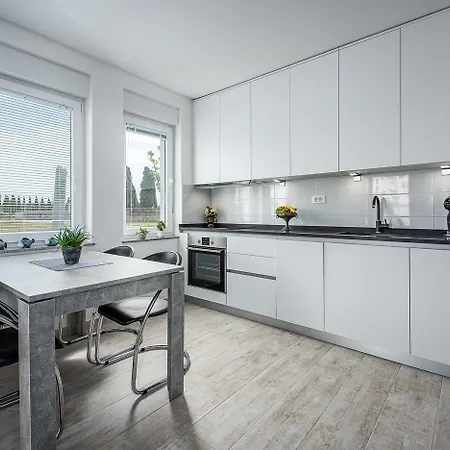 Bezauberndes 500 Meter Zum Mit Besonderer Terrasse Διαμέρισμα