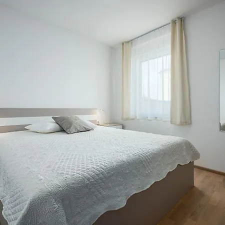 Διαμέρισμα Bezauberndes 500 Meter Zum Mit Besonderer Terrasse *