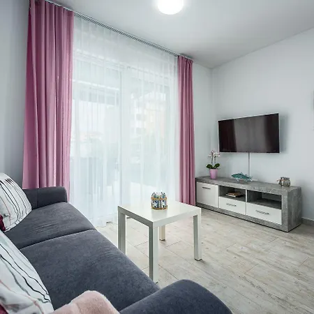 Bezauberndes 500 Meter Zum Mit Besonderer Terrasse Διαμέρισμα