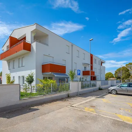 Διαμέρισμα Bezauberndes 500 Meter Zum Mit Besonderer Terrasse