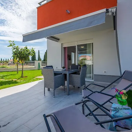 Bezauberndes 500 Meter Zum Mit Besonderer Terrasse Διαμέρισμα *
